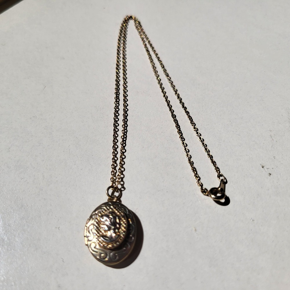 Cameo Oval Locket Necklace Gold Tone Good Vintage Victorian Style